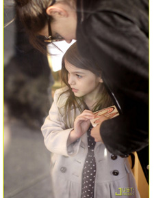 Doce: Katie Holmes compra <i>cupcakes</i> para Suri