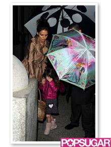 Nada de <i>flash</i>: Suri Cruise se esconde de <i>paparazzi</i>