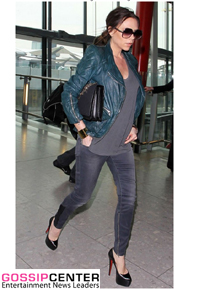 Futura mamãe: Victoria Beckham é clicada em aeroporto