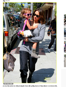<i>Fashionista</i>: Filha de Jessica Alba usa óculos estilosos