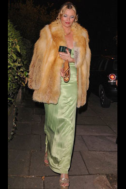 <i>Seventies</i>?: Kate Moss aposta em <i>look</i> diferente