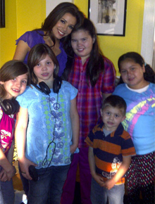 <i>Desperate</i>: Eva Longoria posa com elenco infantil