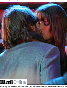 <i>Smack!</i>: Ashton Kutcher e Lea Michele se beijam