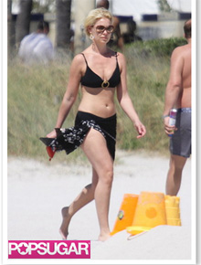 Miami: Katherine Heigl exibe corpão em praia