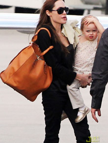 Orleans: Angelina Jolie visita Brad Pitt com filhos
