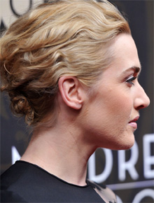Flagra: Kate Winslet exibe rosto cheio de pelos