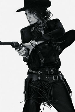 <i>Bang, bang</i>!: Isabeli Fontana encara estilo <i>western</i>