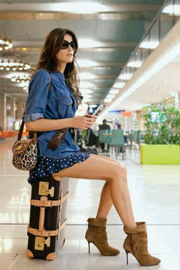 <i>Mango</i>: Isabeli Fontana veste <i>look</i> moderno