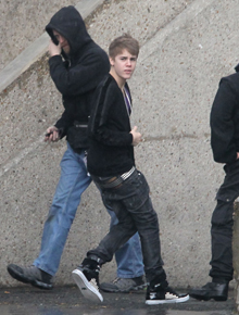 <i>Ops</i>!: Calça de Justin Bieber escapa