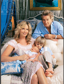 <i>Milagre</i>: Rod Stewart apresenta o oitavo filho