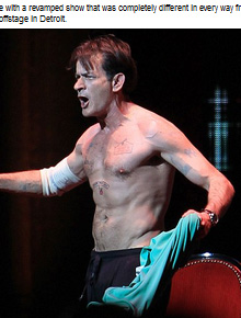 Charlie Sheen: Ator é aplaudido em segundo <i>show</i>