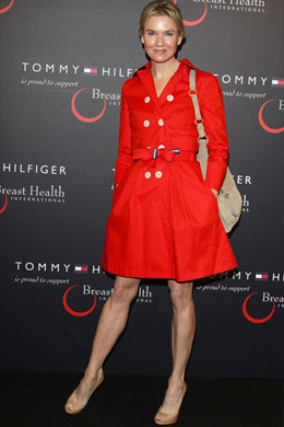 <i>Red</i>: Renée Zellweger vai a evento da <i>Tommy Hilfiger</i>