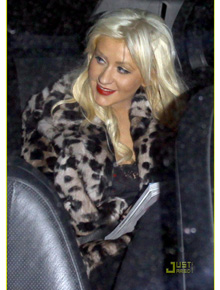Namorado: Christina Aguilera usa oncinha em jantar