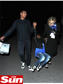 Time: Madonna vai ao estádio com o filho e o namorado