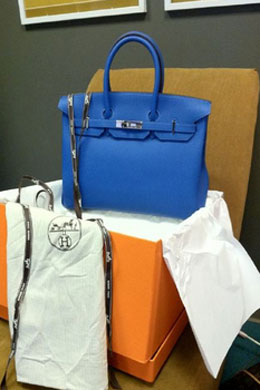 Victoria Beckham?: Ashley Tisdale compra uma <i>Birkin</i>