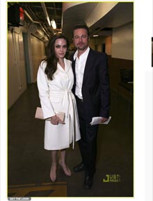 A dois: Angelina Jolie e Brad Pitt vão ao teatro