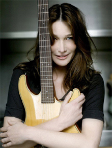 Bebê à vista: Carla Bruni está grávida, especula jornal