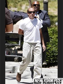 <i>Stalker</i>: Homem ataca namorado de Paris Hilton