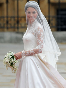 William & Kate: Noiva usa vestido de Sarah Burton