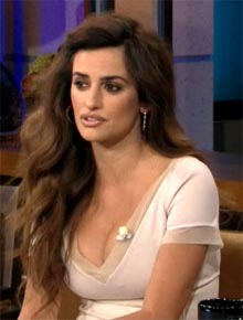 Aniversário: Penélope Cruz queimou o cabelo com vela