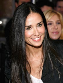 NY: Sem o marido, Demi Moore vai a evento
