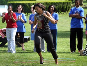 Saudável: Michelle Obama participa de sessão de exercícios