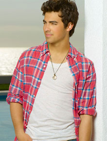 Ex: Joe Jonas e Ashley Greene assistem a <i>show</i>