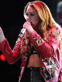 <I>Twitter</i>: - <i>Obrigada Brasil</i>, diz Miley Cyrus  