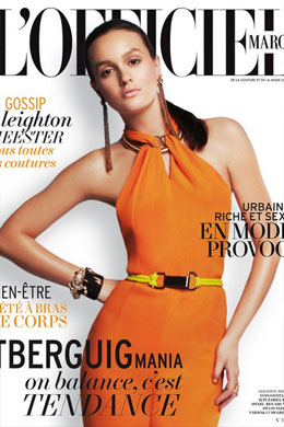 Vibrante: Leighton Meester estampa capa de macacão