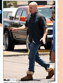 <i>Lay The Favourite</i>: Bruce Willis circula com botas de pelo