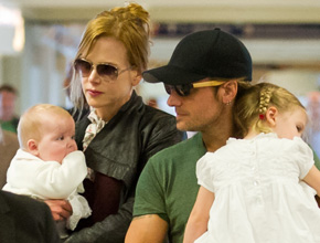 Agora sim!: Nicole Kidman exibe a filha caçula em aeroporto