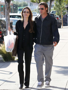 Folga: Angelina Jolie e Brad Pitt passeiam juntos