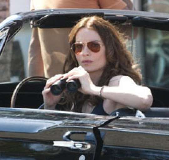 Bones Saffron Burrows deixa The Finder Estrelando