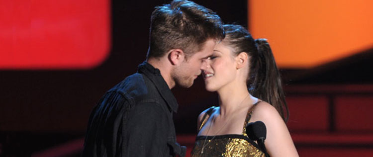 Robert Pattinson e Kristen juntos no <I>MMA</i>?