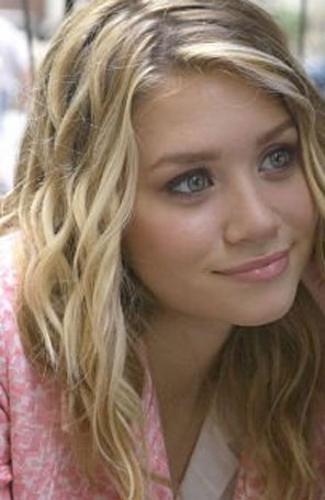 Mary-Kate e Ashley Olsen trocam presentes chiques