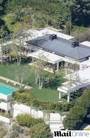 Ellen DeGeneres quer 95 milhões de reais por casa