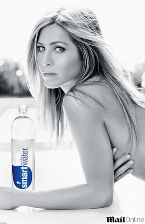 Jennifer Aniston posa fazendo <i>topless</i>