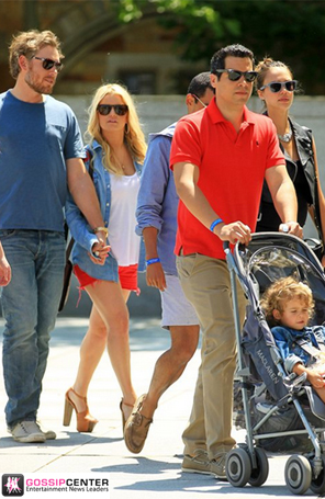 Jessica Alba e Jessica Simpson visitam Yale