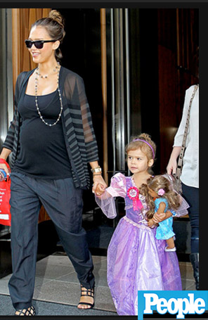 Jessica Alba comemora o aniversário da filha