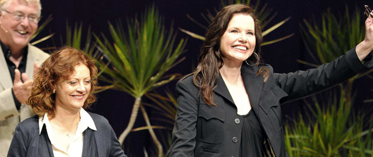 Susan Sarandon e Geena Davis celebram filme