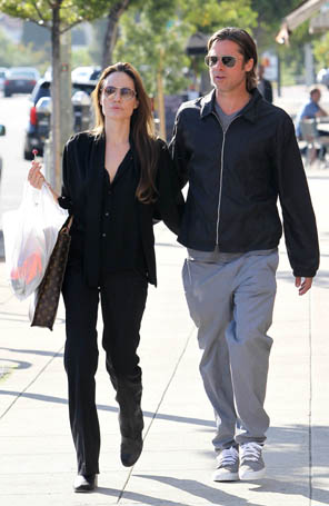 Brad Pitt faz chantagem para se casar com Angelina Jolie