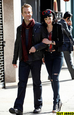 James Van Der Beek em <i>Apartment 23</i>