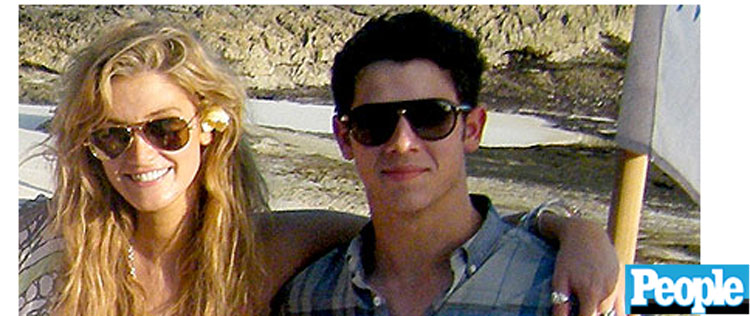 Nick Jonas aparece com suposta namorada