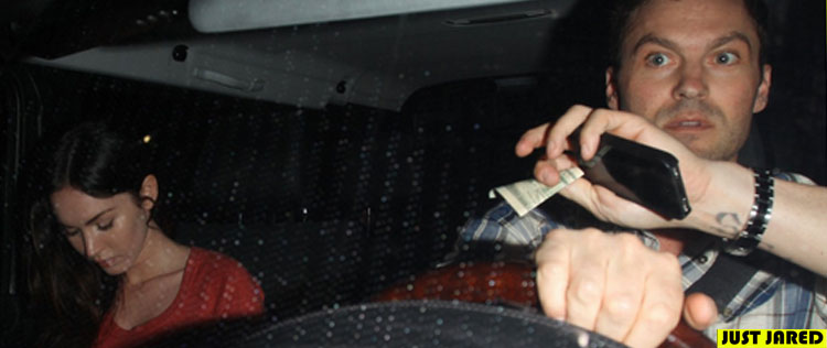 Megan Fox sai para jantar com o marido