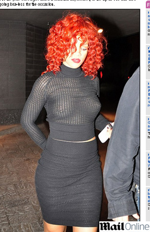 Rihanna esquece o sutiã