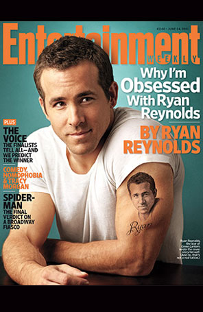 Ryan Reynolds aparece com tatuagem