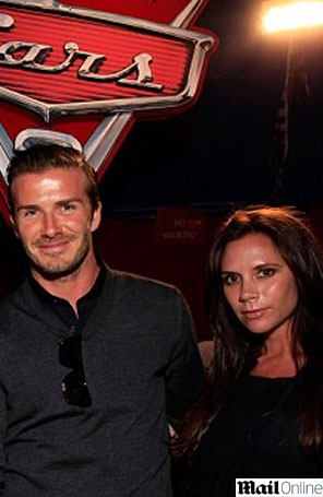 Victoria e David Beckham levam os filhos ao cinema
