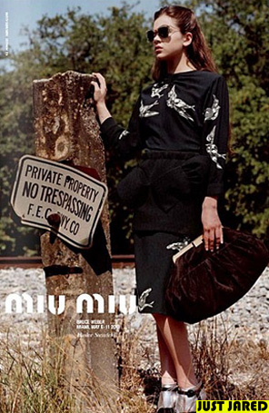 Hailee Steinfeld é a nova <I>face</i> da <I>Miu Miu</i>