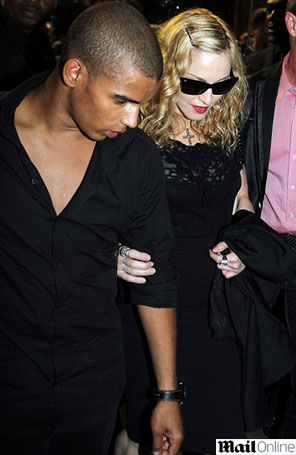 Madonna e <I>affair</i> são flagrados juntos