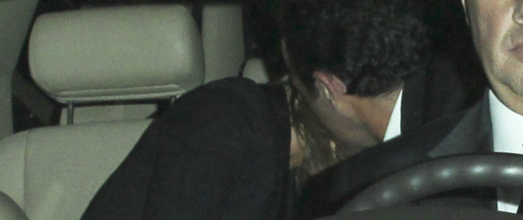 Jennifer Aniston e Justin Theroux foram flagrados aos beijos?
